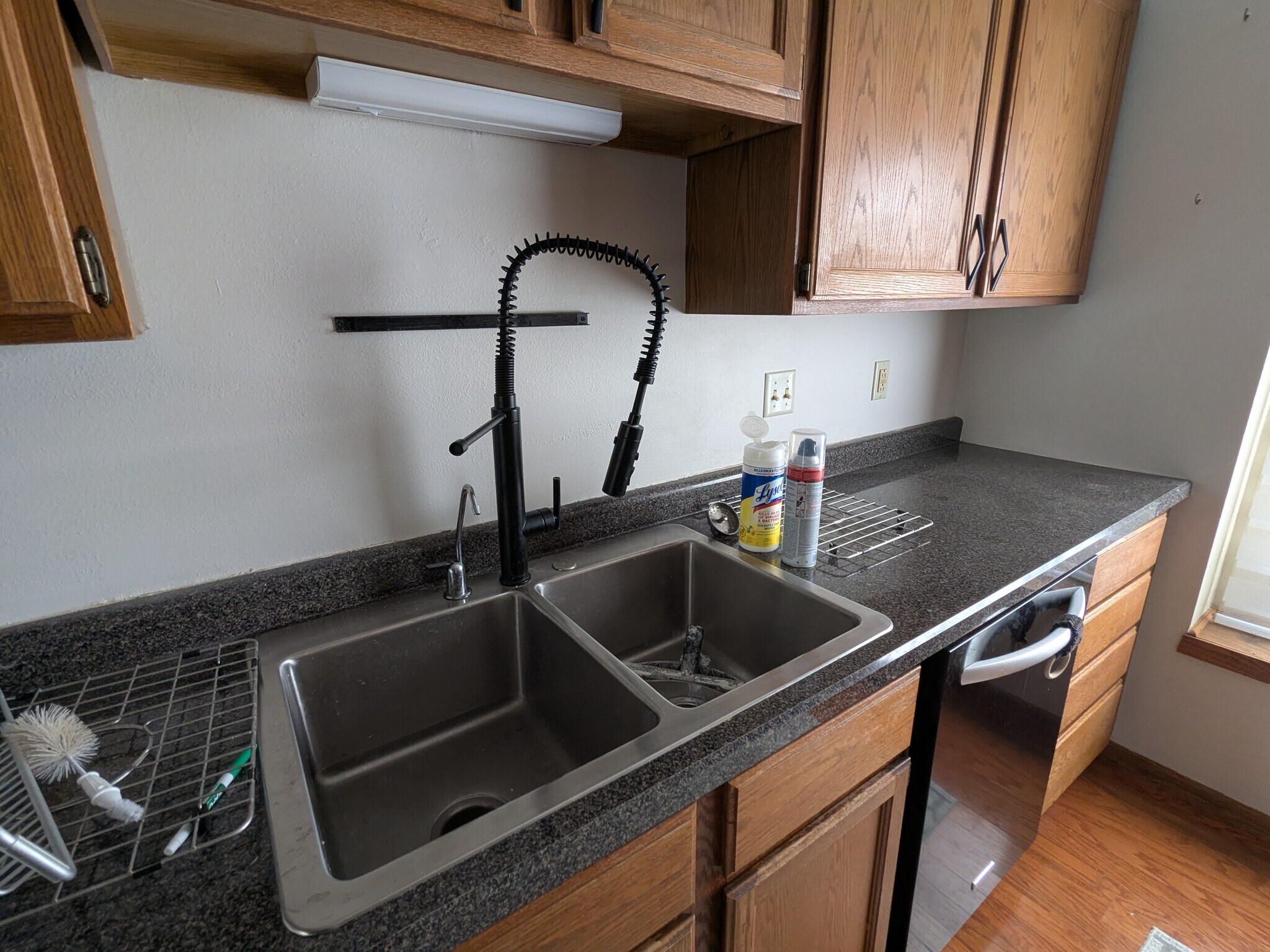 Building Photo - 2047 S Ridge Dr