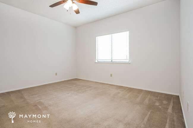Building Photo - Home with Open Concept