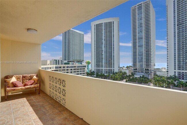 Building Photo - 1833 S Ocean Dr