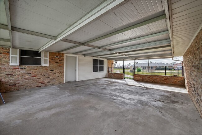 Building Photo - 10645 Oak Brook Dr