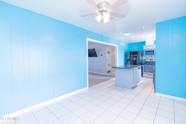 Building Photo - 451 Borrett St