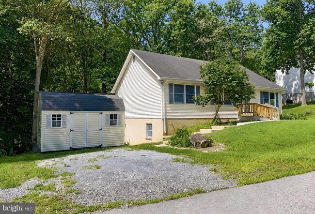 Building Photo - 8433 Sailboat Ln