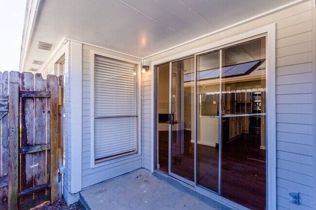 Building Photo - 5115 Beaver Hollow Dr