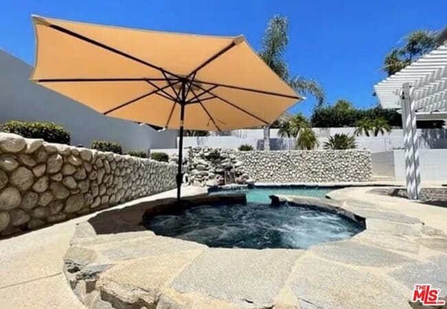 Building Photo - 2982 Briarwood Dr