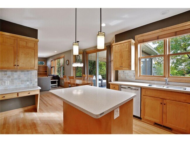 Building Photo - 8069 Enclave Bay