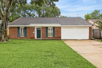 Building Photo - 15710 Thunderbay Dr