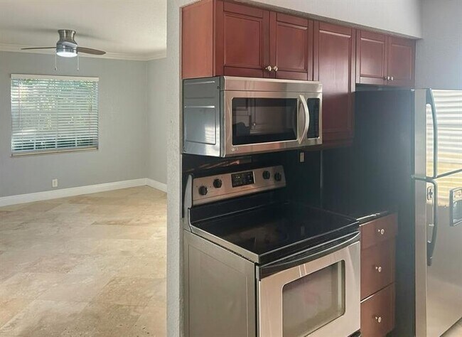 Building Photo - 51 NE 24th St