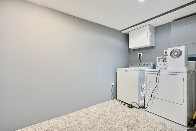 Building Photo - 411 S Madeira St