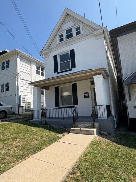 Building Photo - 1521 Alton St