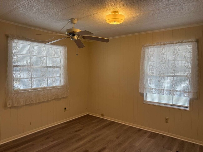 Building Photo - Cozy 2 Bedroom, 2 Bathroom Gem in St. Cloud – Your Perfect Retreat Awaits!