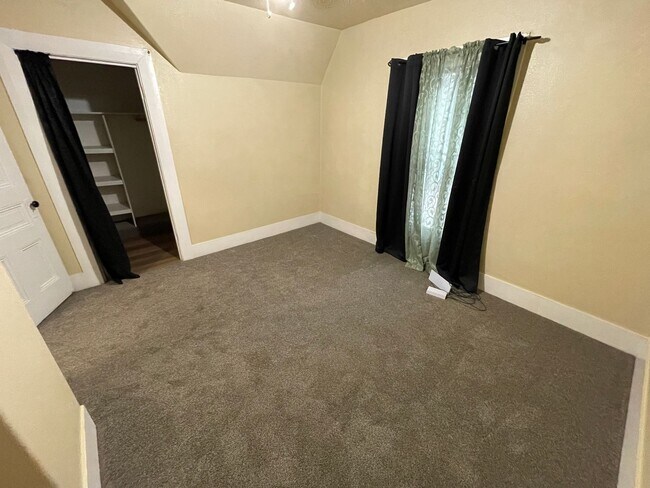 Building Photo - Stirling City Charmer-3 bed 1 bath, large ...