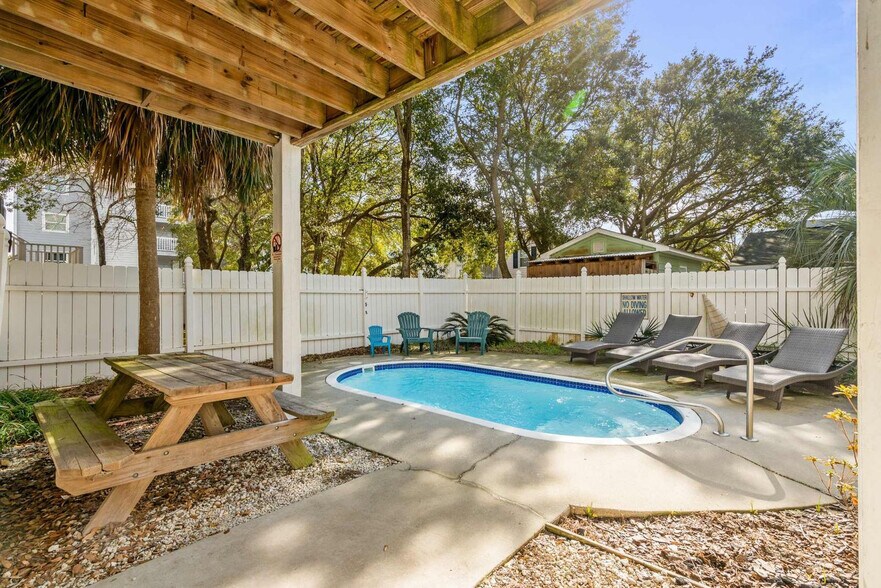 Building Photo - 115a 7th Ave S