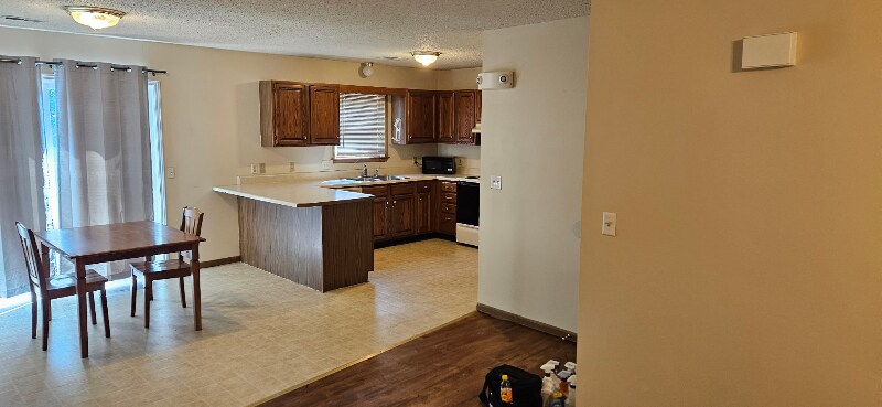 Building Photo - 1506 Red Oak Dr
