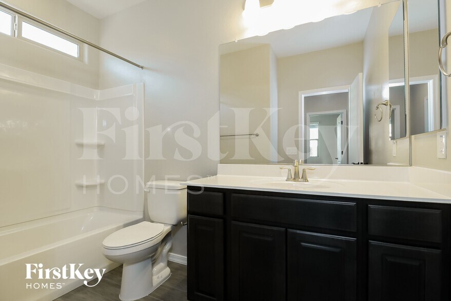 Building Photo - 8411 S 164th Dr