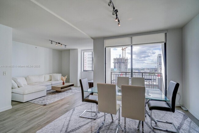 Building Photo - 999 SW 1st Ave