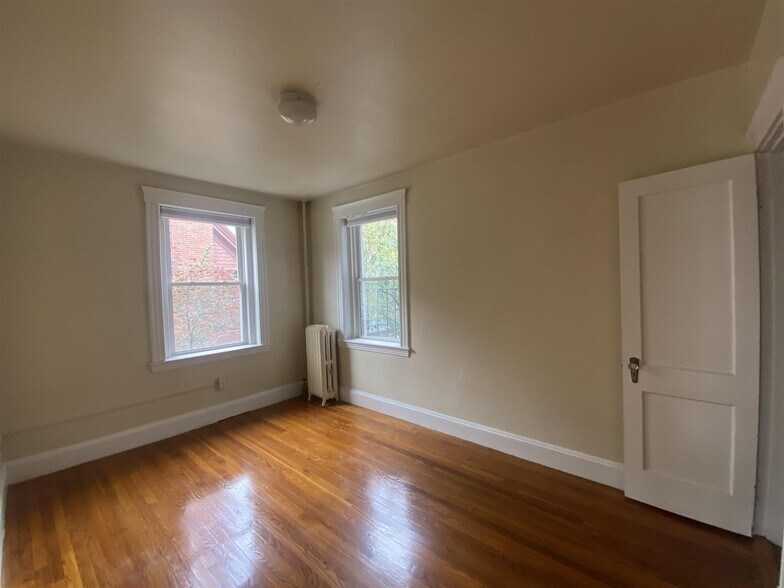 Building Photo - 10 Agassiz St