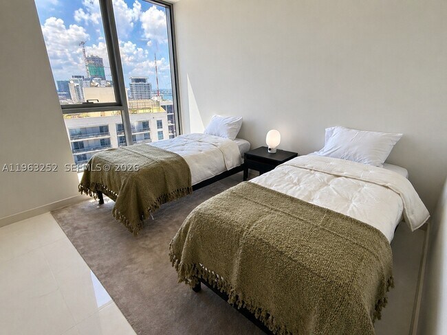 Building Photo - 300 Biscayne Blvd