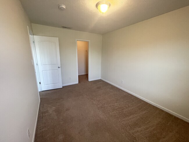 Building Photo - 985 Shenandoah Way