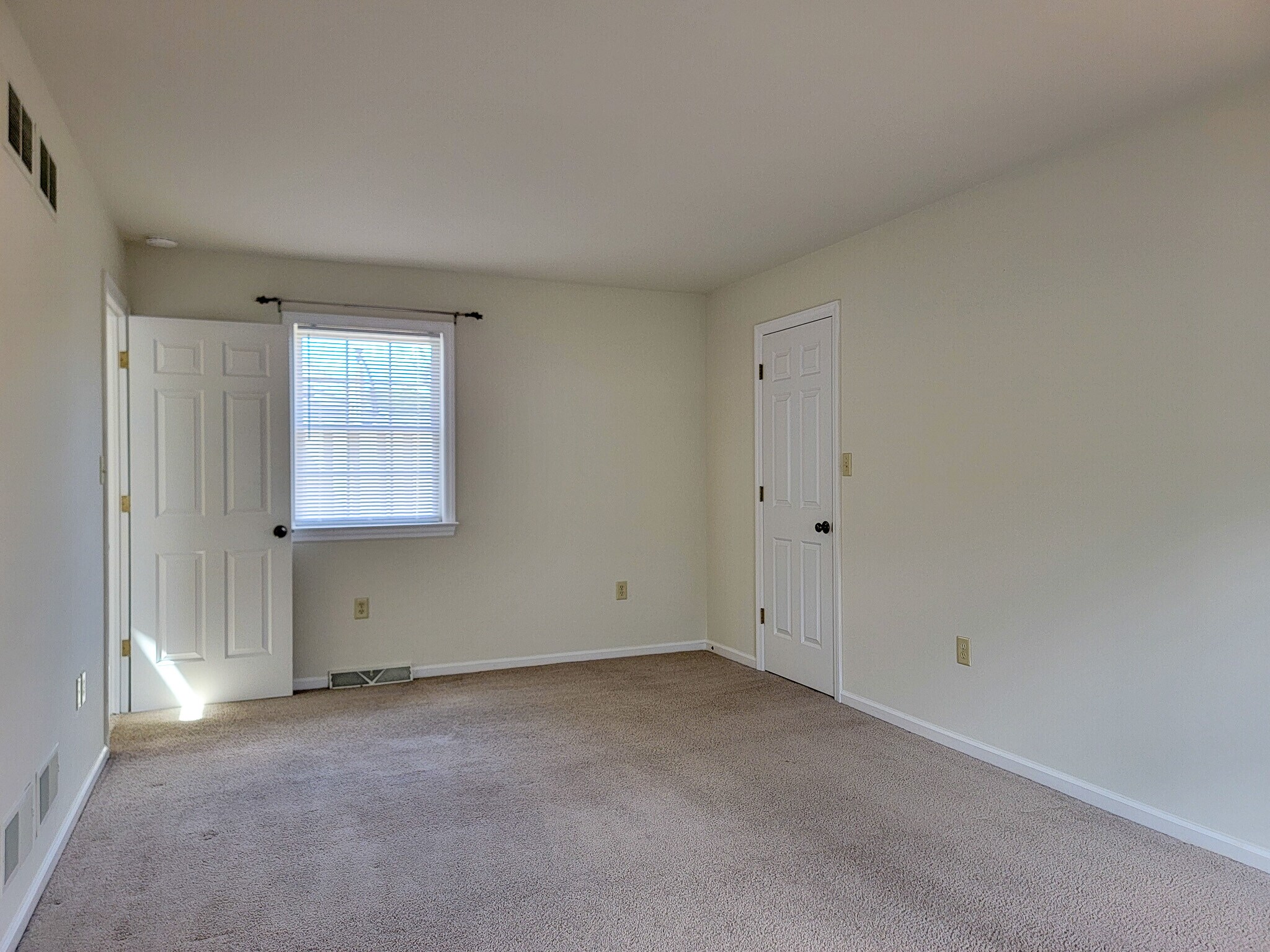 Building Photo - 40 Spring Hill Ln