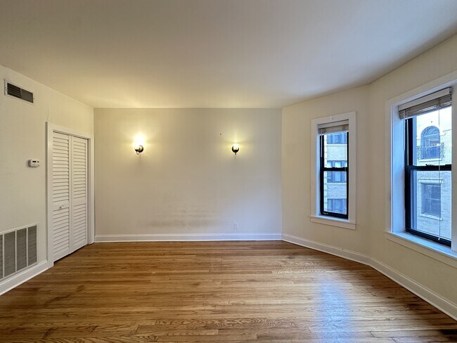 Building Photo - 4039.5 N Ashland Ave