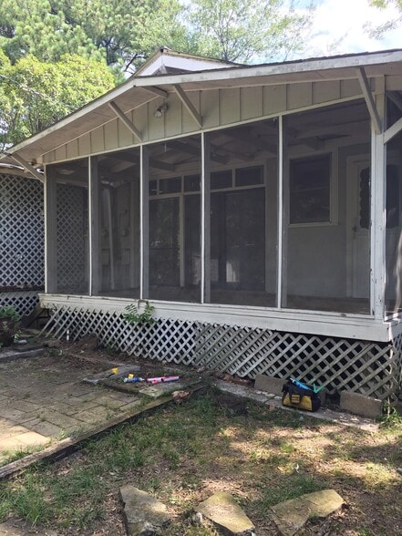 Building Photo - 126 Parkhill St