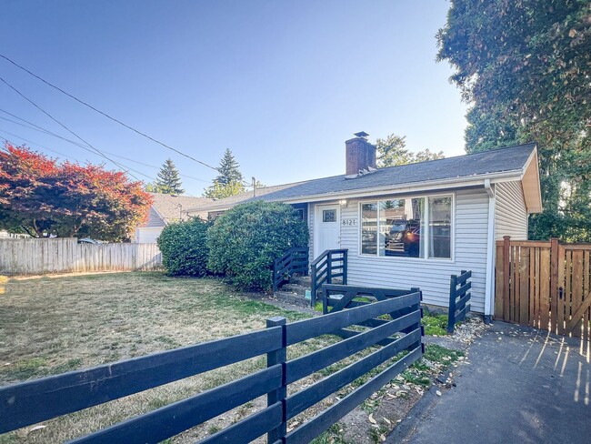 Building Photo - 4Bd/1.5Ba Seattle House