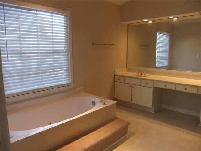 Building Photo - 3730 Ancroft Cir