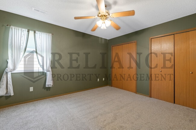 Building Photo - 5915 E Pembrook Cir