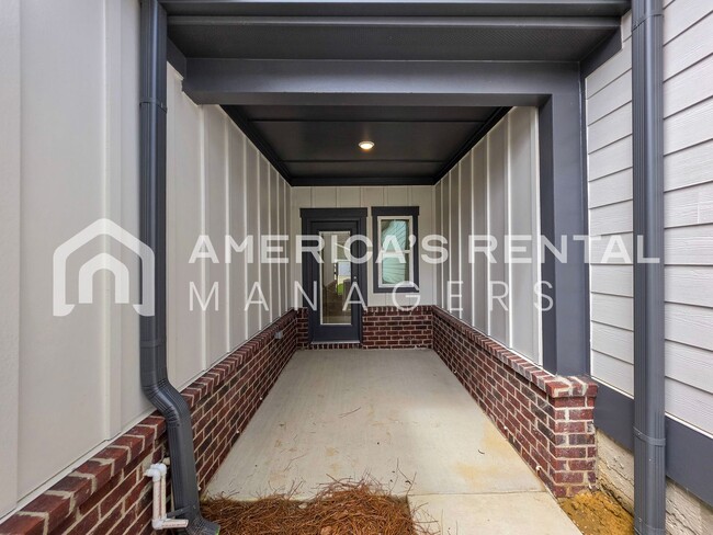 Building Photo - 1019 Grand River Blvd W