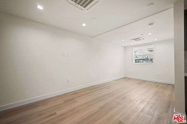 Building Photo - 1439 Armacost Ave
