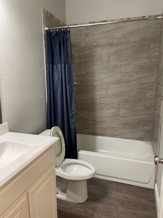Building Photo - 4/2 - PETS WELCOME - WATER and LAWN includ...