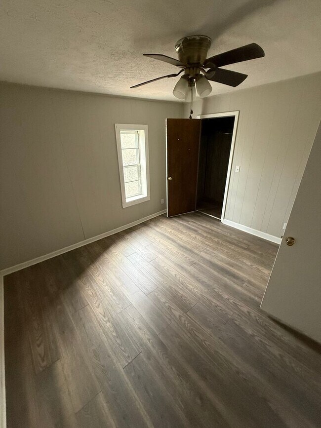 Building Photo - East Gadsden