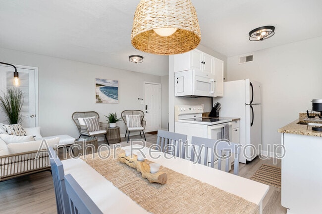 Building Photo - 909 Pacific Ave