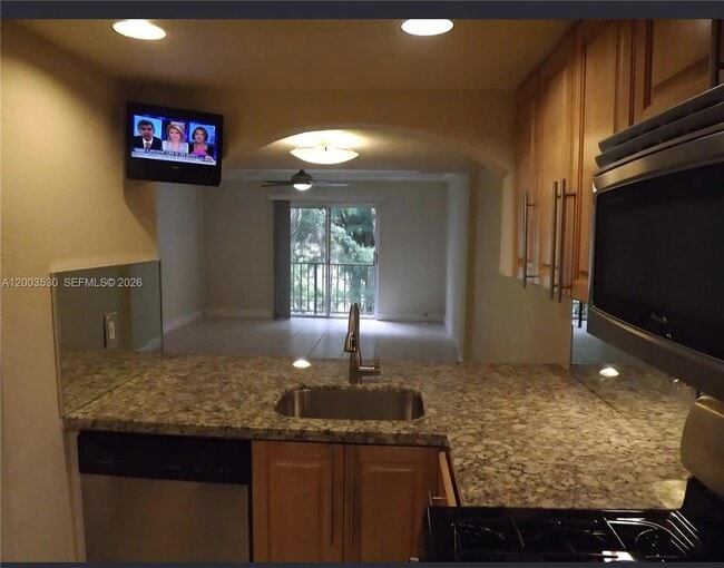 Building Photo - 6709 N Kendall Dr