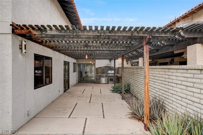 Building Photo - 945 Vegas Valley Dr