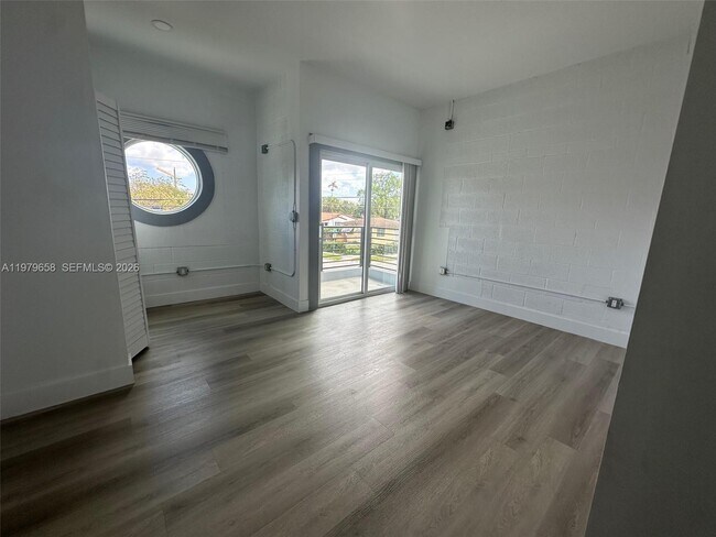 Building Photo - 3300 NW 19th Ave