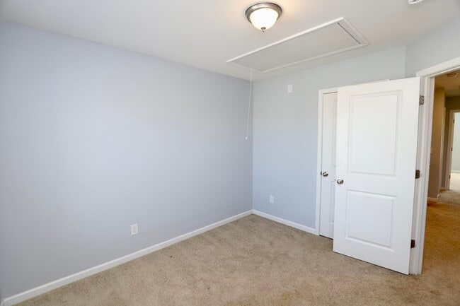 Building Photo - 1009 Providence Plantation Dr