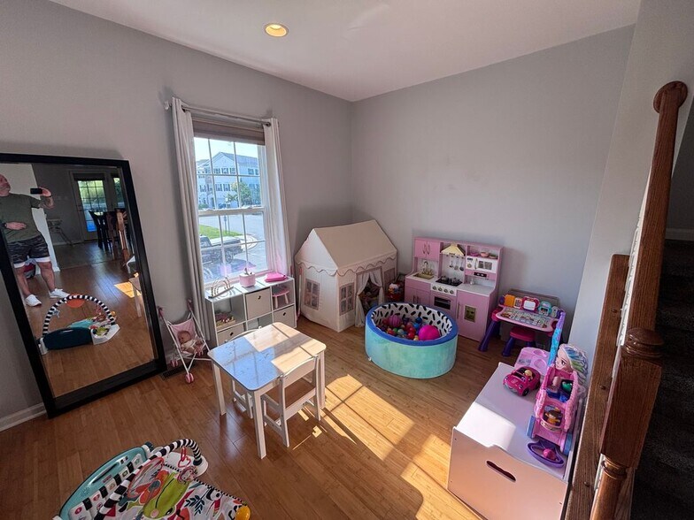 Building Photo - 322 Larose Dr