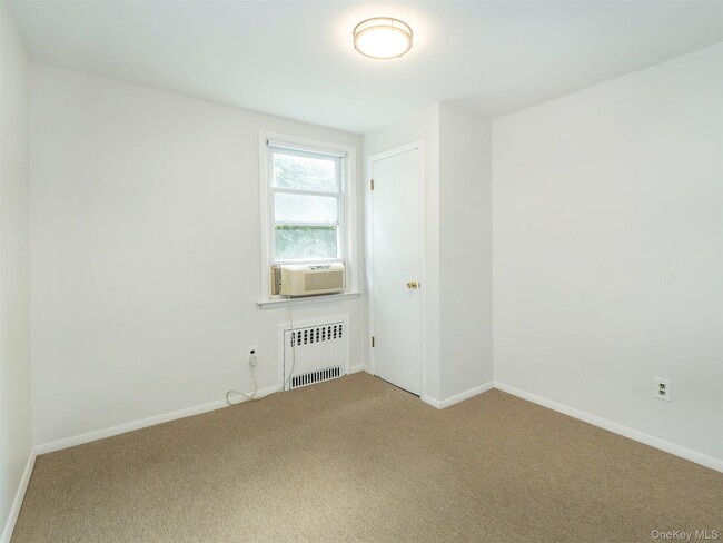 Building Photo - 92 Elm Ave