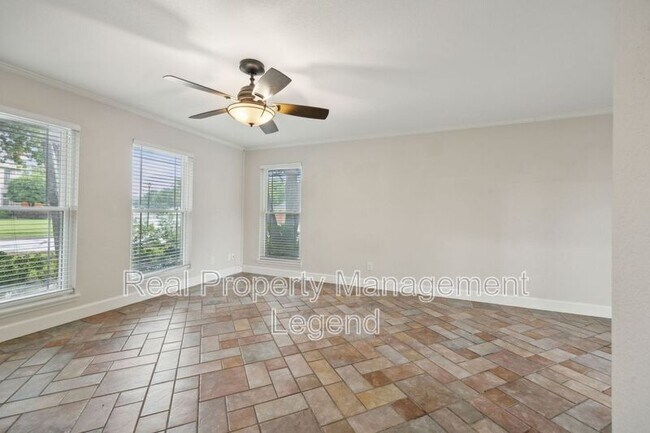 Building Photo - 2701 Harmon Dr