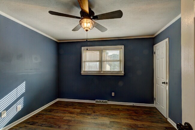 Building Photo - 1409 Delview Rd