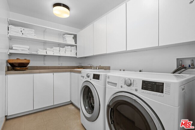 Building Photo - 477 Upper Mesa Rd