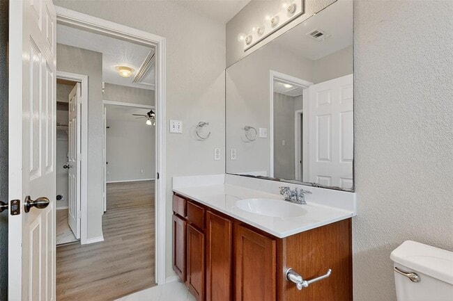 Building Photo - 319 Bandstand Ln