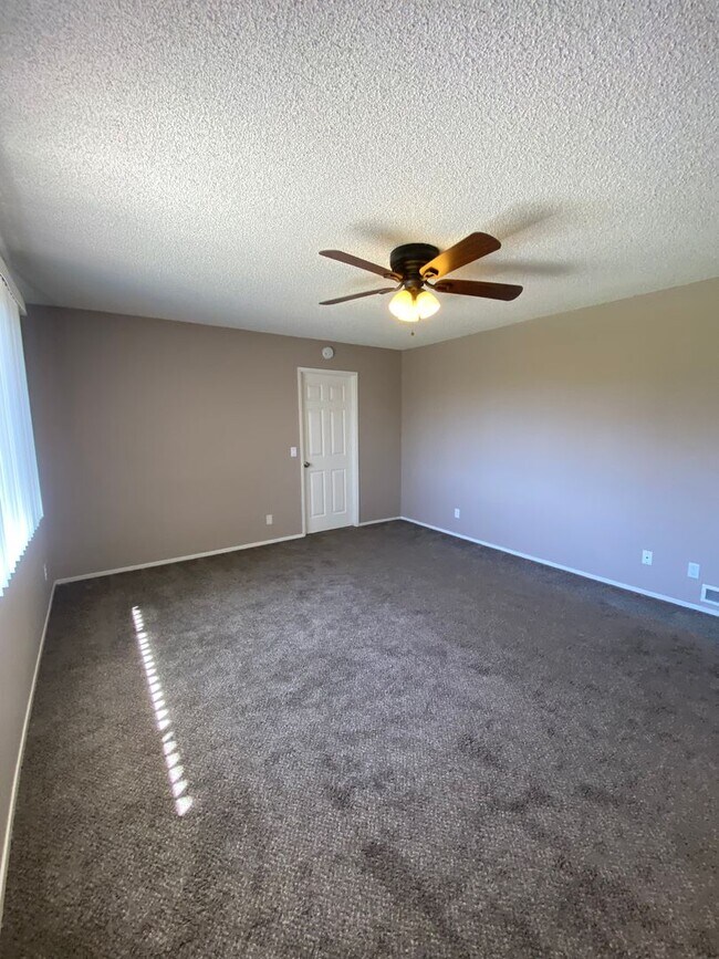 Building Photo - Large Centrally Located Two Story Condo wi...