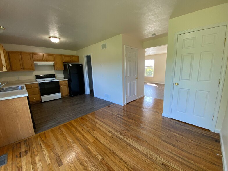 Building Photo - 204 Betsinger Rd