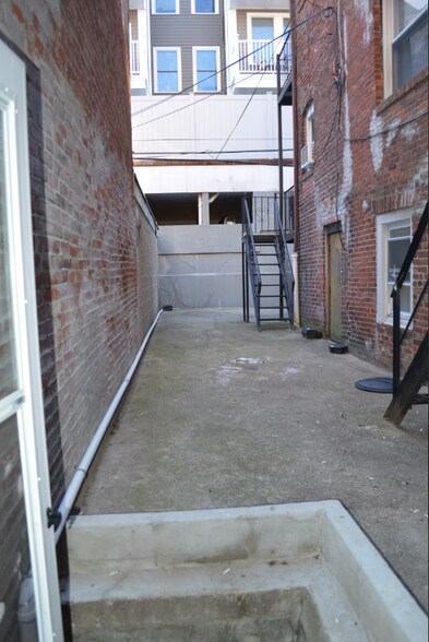 Building Photo - 24 Chelsea St