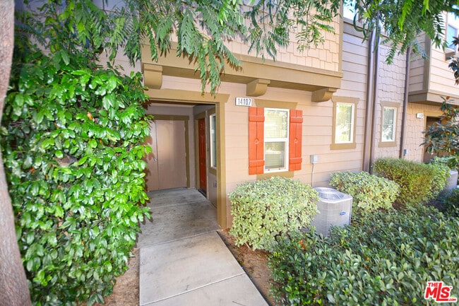 Building Photo - 14107 W Birch Ln