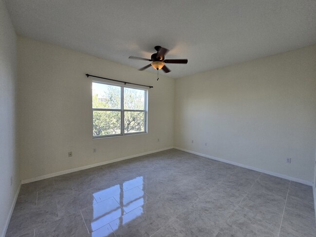 Building Photo - Beautiful 2 Bed 2 Bath Condo in West Palm ...