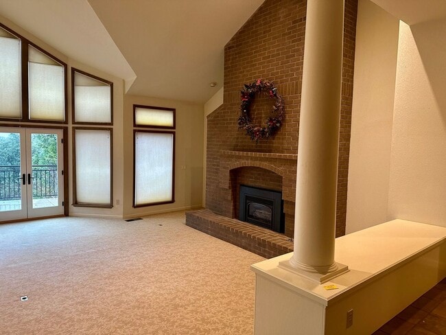 Building Photo - Available now, Executive 4 bdrm home with pool & hot tub!