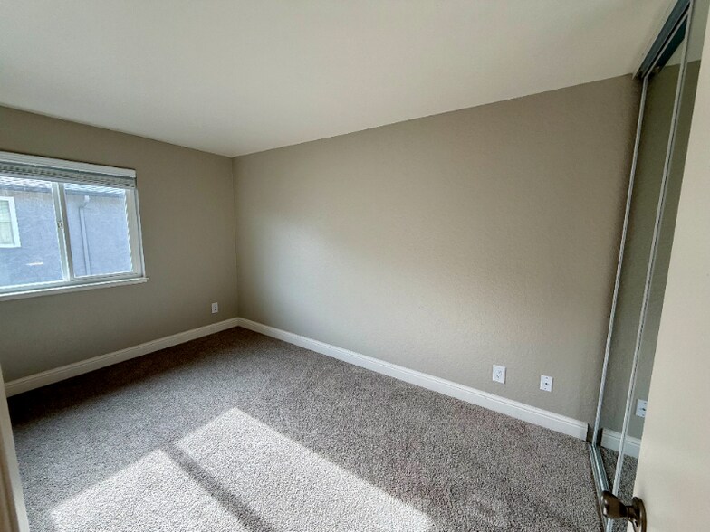 Building Photo - 281 Junction Ave